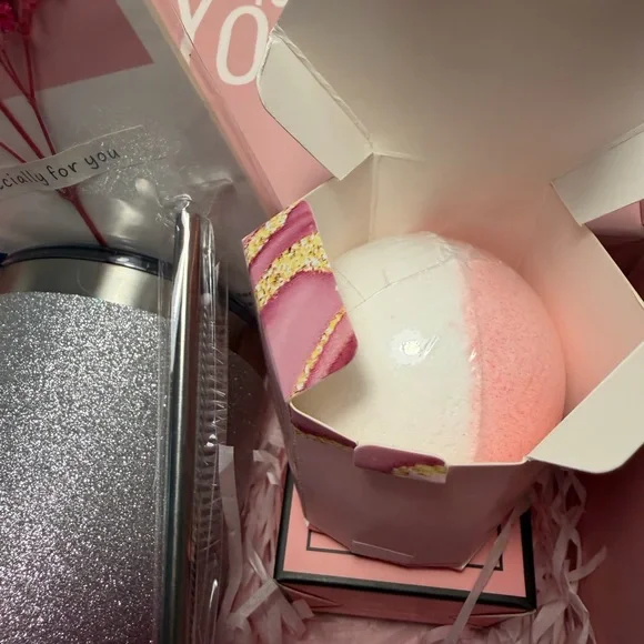 NEW Mystery Bath gift set with Tumbler - Picture 5 of 14